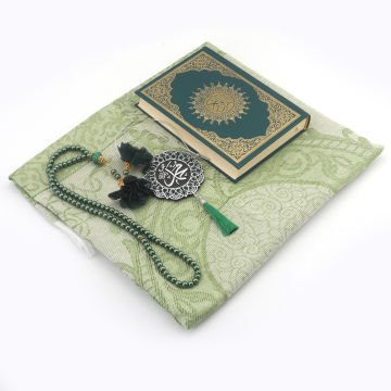 Hediyelik Kuran-ı Kerim Seccade Otosüs Tesbih Seti Yeşil