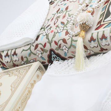 Hediyelik Seccade Kuran-ı Kerim Mevlid Örtüsü Tesbih Takke Seti Krem