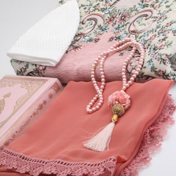 Hediyelik Seccade Kuran-ı Kerim Mevlid Örtüsü Tesbih Takke Seti Pembe